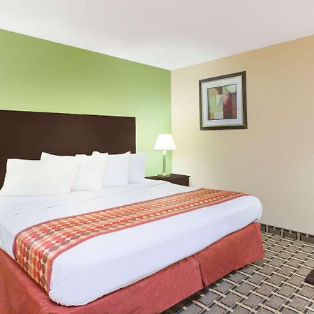 Days Inn & Suites By Wyndham Madison Heights Mi Esterno foto