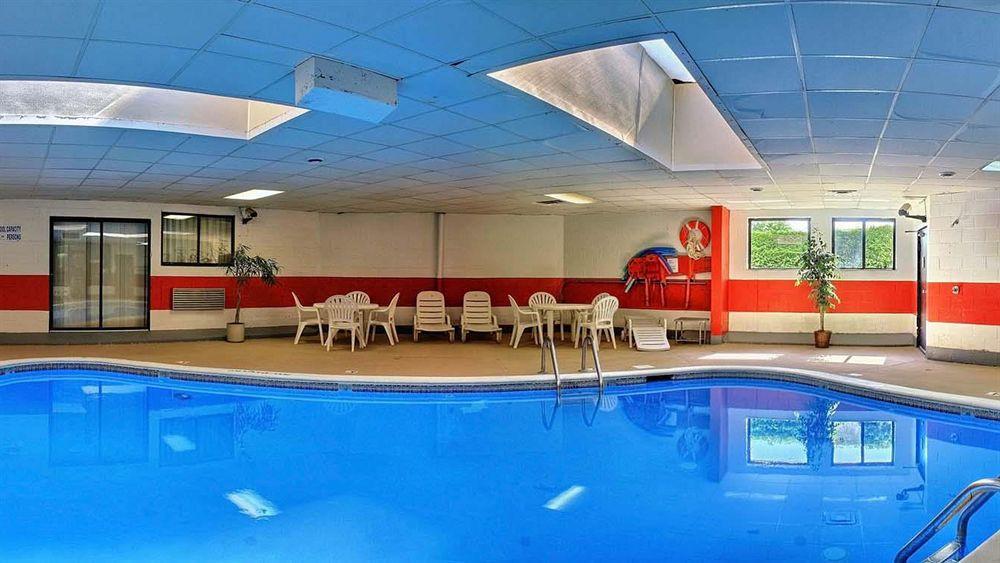 Days Inn & Suites By Wyndham Madison Heights Mi Esterno foto