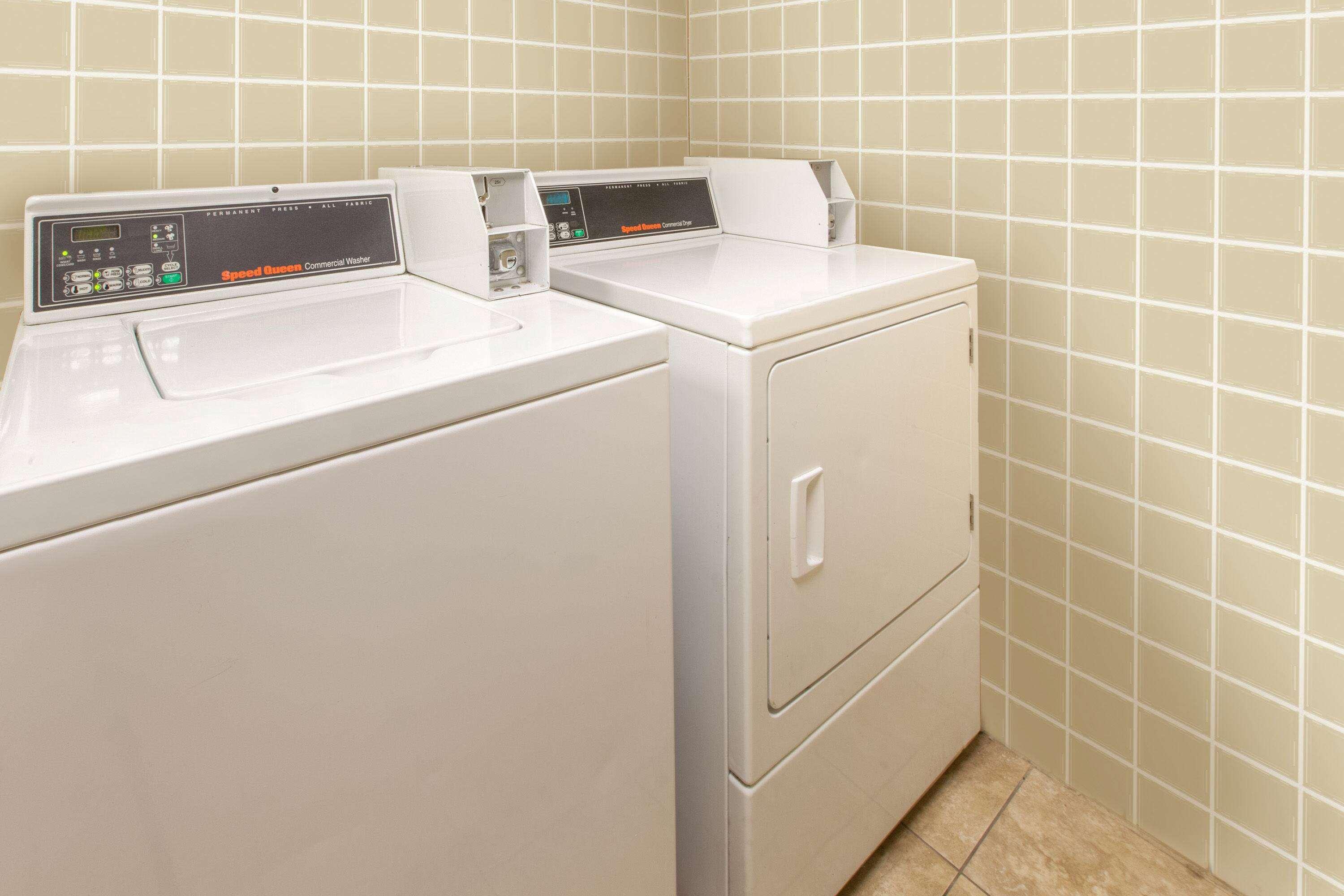 Days Inn & Suites By Wyndham Madison Heights Mi Esterno foto