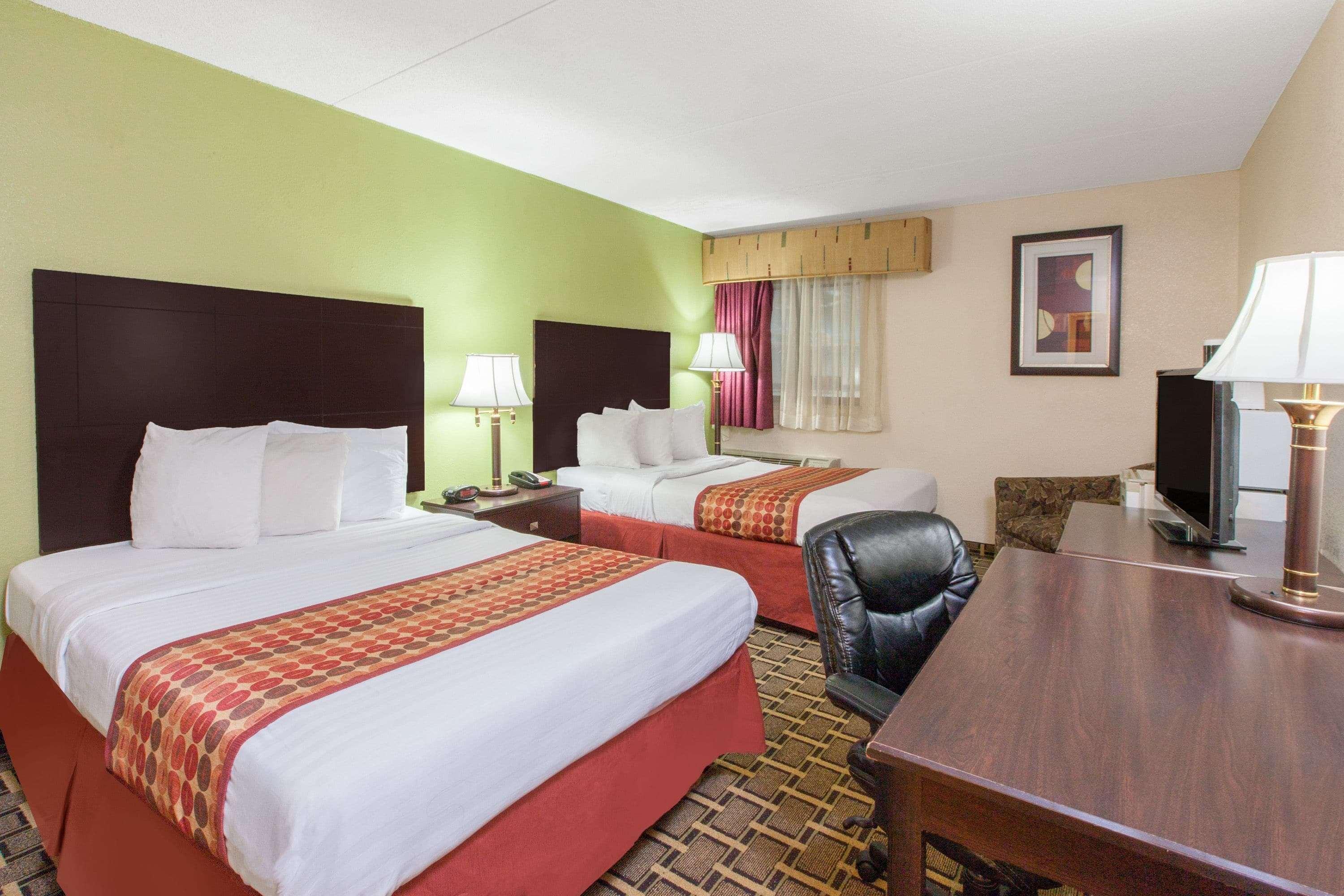Days Inn & Suites By Wyndham Madison Heights Mi Esterno foto