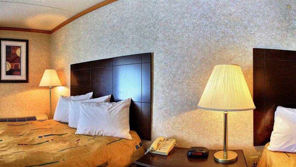 Days Inn & Suites By Wyndham Madison Heights Mi Esterno foto