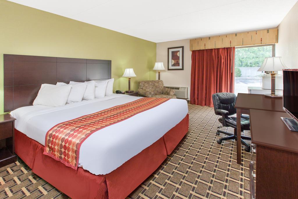 Days Inn & Suites By Wyndham Madison Heights Mi Esterno foto