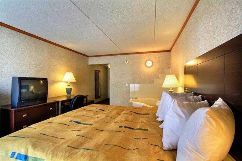 Days Inn & Suites By Wyndham Madison Heights Mi Esterno foto