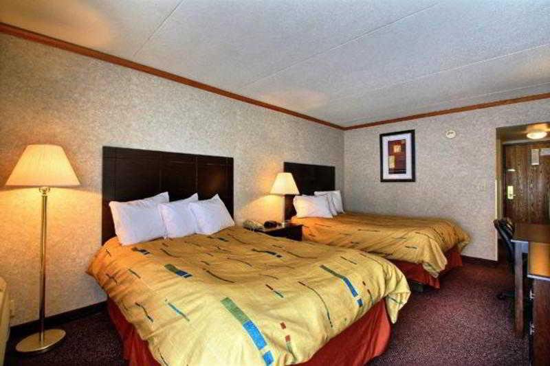 Days Inn & Suites By Wyndham Madison Heights Mi Esterno foto