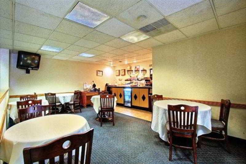 Days Inn & Suites By Wyndham Madison Heights Mi Esterno foto