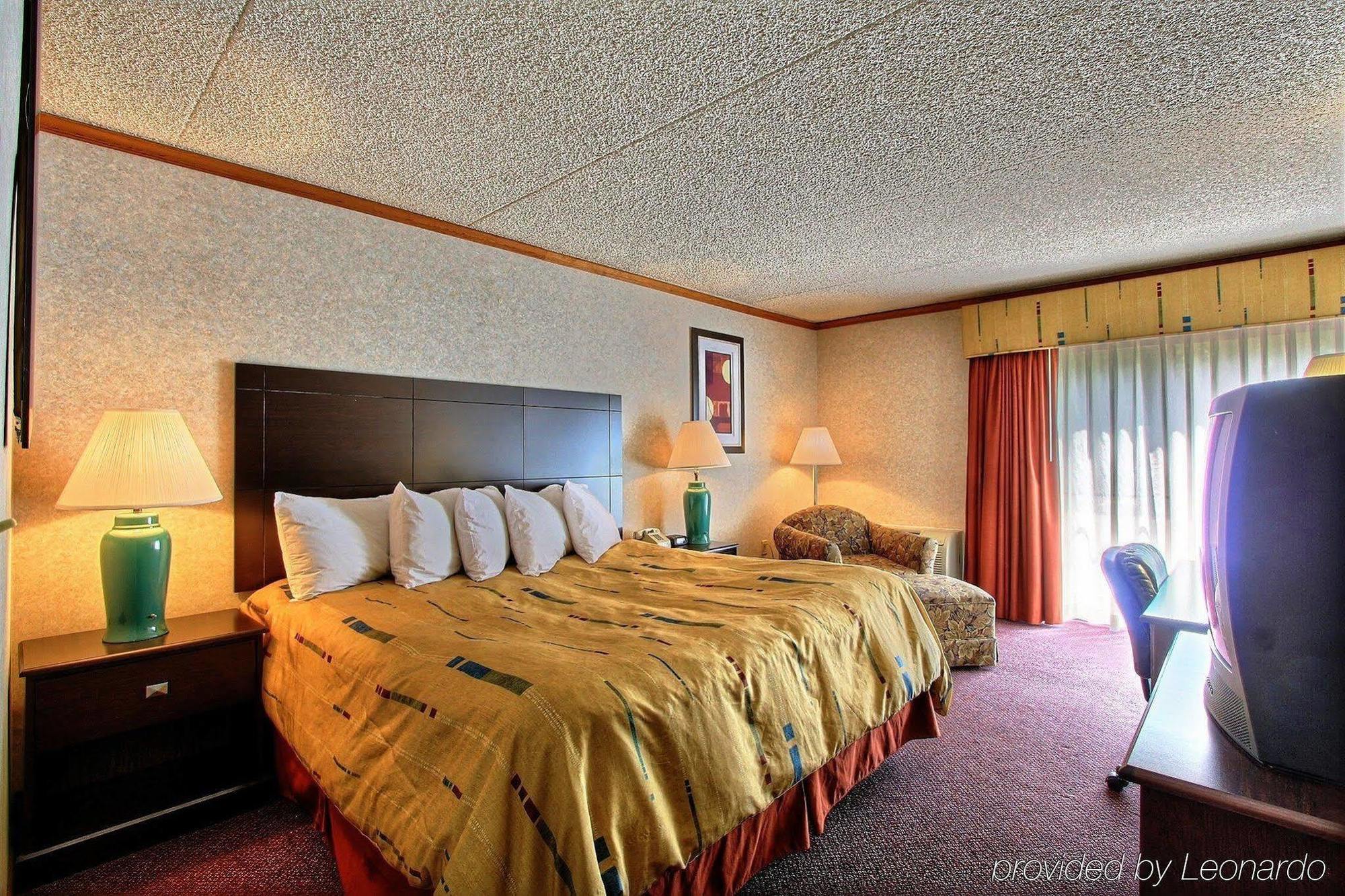 Days Inn & Suites By Wyndham Madison Heights Mi Esterno foto