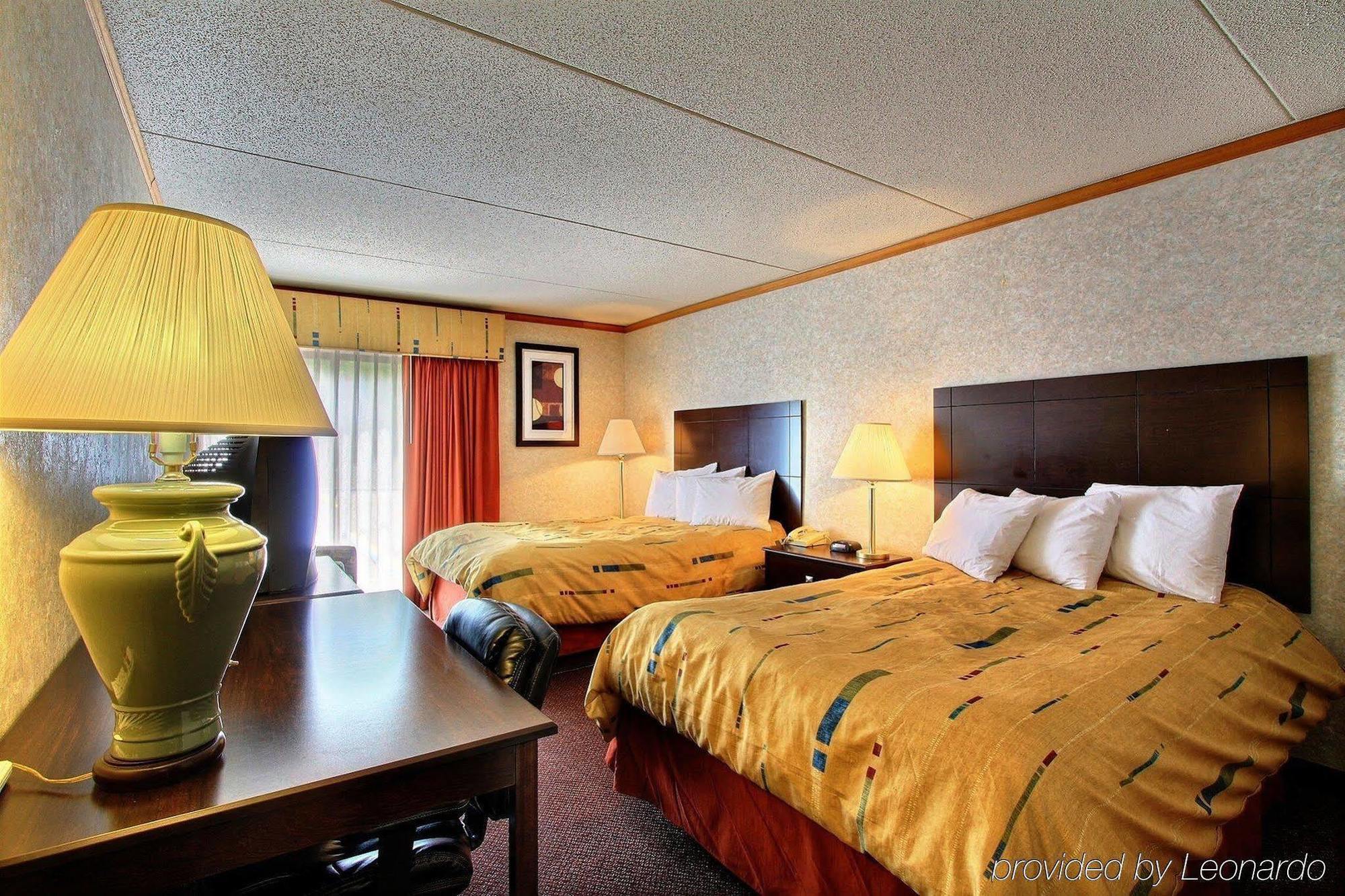 Days Inn & Suites By Wyndham Madison Heights Mi Esterno foto